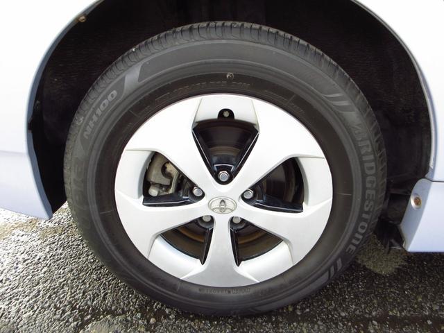 プリウス Ｓ　後期型　ナビ　フルセグ　ＥＴＣ　Ｂカメラ　前後ドライブレコーダー　純正アルミ　ＨＩＤオートライト　リアスモークフィルム　カーテンエアバッグ　トノカバー　ステアリモコン　取説　保証書（22枚目）