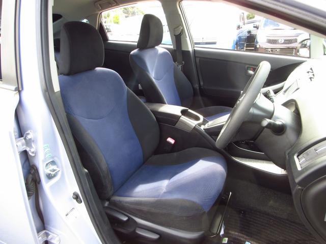 プリウス Ｓ　後期型　ナビ　フルセグ　ＥＴＣ　Ｂカメラ　前後ドライブレコーダー　純正アルミ　ＨＩＤオートライト　リアスモークフィルム　カーテンエアバッグ　トノカバー　ステアリモコン　取説　保証書（24枚目）