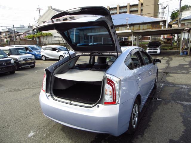 プリウス Ｓ　後期型　ナビ　フルセグ　ＥＴＣ　Ｂカメラ　前後ドライブレコーダー　純正アルミ　ＨＩＤオートライト　リアスモークフィルム　カーテンエアバッグ　トノカバー　ステアリモコン　取説　保証書（30枚目）