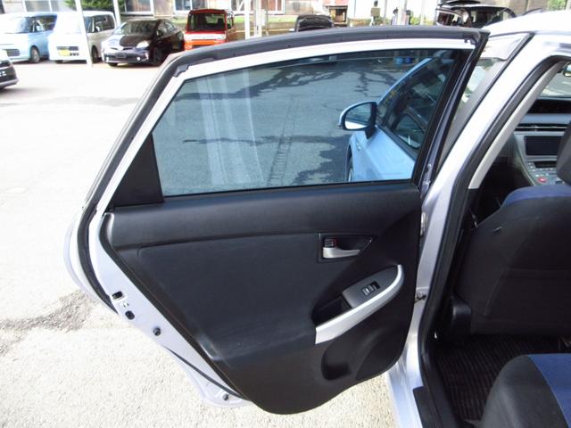 プリウス Ｓ　後期型　ナビ　フルセグ　ＥＴＣ　Ｂカメラ　前後ドライブレコーダー　純正アルミ　ＨＩＤオートライト　リアスモークフィルム　カーテンエアバッグ　トノカバー　ステアリモコン　取説　保証書（55枚目）