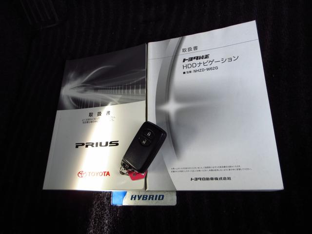 プリウス Ｓ　後期型　ナビ　フルセグ　ＥＴＣ　Ｂカメラ　前後ドライブレコーダー　純正アルミ　ＨＩＤオートライト　リアスモークフィルム　カーテンエアバッグ　トノカバー　ステアリモコン　取説　保証書（57枚目）