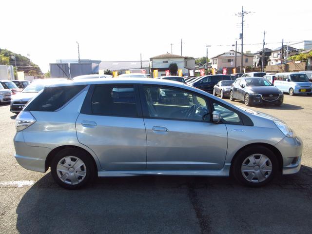 フィットシャトルハイブリッド ハイブリッド・スマートセレクション コンビシート ナビ テレビ ETC Bカメラ クルーズコントロール スマートキー 助手席回転シート 革巻きステアリング HIDオートライト フォグ オートエアコン ステアリモコン ECON 保証書(9枚目)