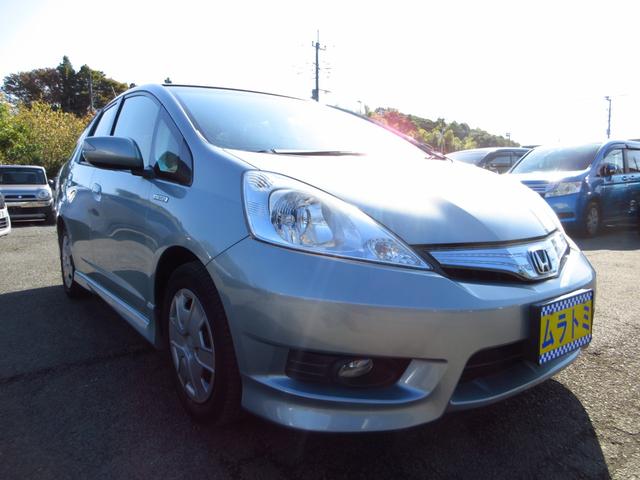 フィットシャトルハイブリッド ハイブリッド・スマートセレクション コンビシート ナビ テレビ ETC Bカメラ クルーズコントロール スマートキー 助手席回転シート 革巻きステアリング HIDオートライト フォグ オートエアコン ステアリモコン ECON 保証書(10枚目)