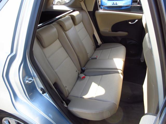 フィットシャトルハイブリッド ハイブリッド・スマートセレクション コンビシート ナビ テレビ ETC Bカメラ クルーズコントロール スマートキー 助手席回転シート 革巻きステアリング HIDオートライト フォグ オートエアコン ステアリモコン ECON 保証書(25枚目)