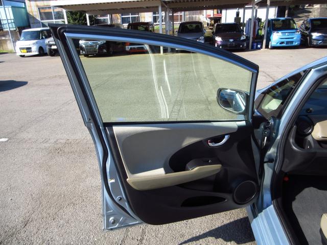 フィットシャトルハイブリッド ハイブリッド・スマートセレクション コンビシート ナビ テレビ ETC Bカメラ クルーズコントロール スマートキー 助手席回転シート 革巻きステアリング HIDオートライト フォグ オートエアコン ステアリモコン ECON 保証書(54枚目)