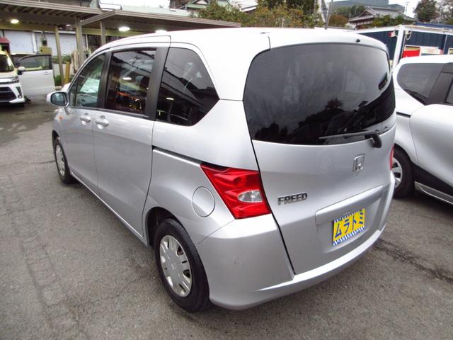 フリード G 7人乗り ナビ CD DVD テレビ Mサーバー Bカメラ プライバシーガラス 電格ミラー 予備キー 両側スライドドア タイミングチェーン(5枚目)