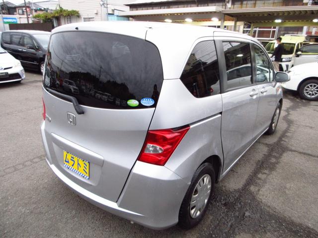 フリード G 7人乗り ナビ CD DVD テレビ Mサーバー Bカメラ プライバシーガラス 電格ミラー 予備キー 両側スライドドア タイミングチェーン(7枚目)