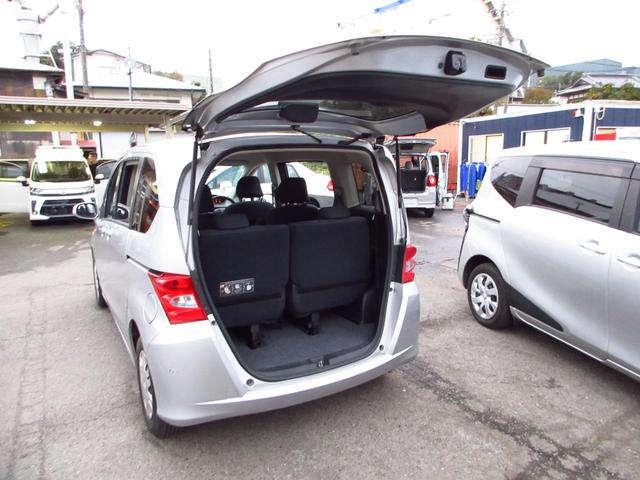 フリード G 7人乗り ナビ CD DVD テレビ Mサーバー Bカメラ プライバシーガラス 電格ミラー 予備キー 両側スライドドア タイミングチェーン(13枚目)