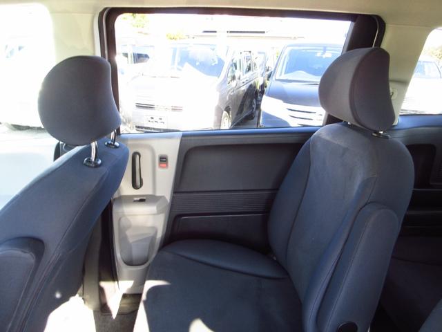 後席プライバシーガラス