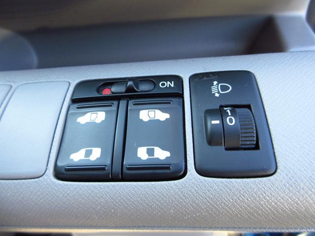 両側パワースライドドア