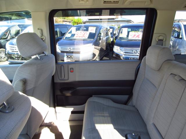 後席プライバシーガラス