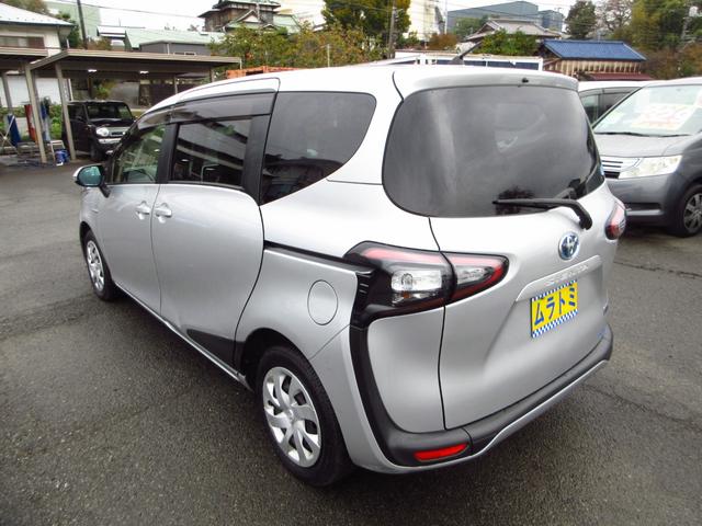 シエンタ ハイブリッドＧ　衝突軽減ブレーキ　７人乗り　ナビ　テレビ　ブルートゥース　ＥＴＣ　Ｂカメラ　両側パワースライドドア　ＬＥＤオートライト　フォグ　スマートキー　オートエアコン　プライバシーガラス　ドアバイザー（6枚目）