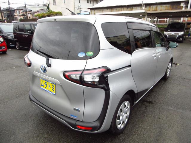 シエンタ ハイブリッドＧ　衝突軽減ブレーキ　７人乗り　ナビ　テレビ　ブルートゥース　ＥＴＣ　Ｂカメラ　両側パワースライドドア　ＬＥＤオートライト　フォグ　スマートキー　オートエアコン　プライバシーガラス　ドアバイザー（8枚目）