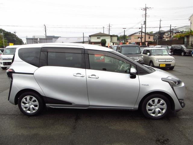 シエンタ ハイブリッドＧ　衝突軽減ブレーキ　７人乗り　ナビ　テレビ　ブルートゥース　ＥＴＣ　Ｂカメラ　両側パワースライドドア　ＬＥＤオートライト　フォグ　スマートキー　オートエアコン　プライバシーガラス　ドアバイザー（9枚目）