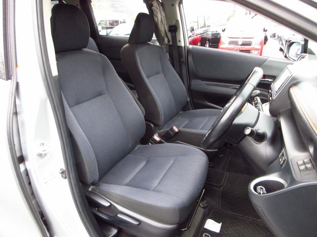 シエンタ ハイブリッドＧ　衝突軽減ブレーキ　７人乗り　ナビ　テレビ　ブルートゥース　ＥＴＣ　Ｂカメラ　両側パワースライドドア　ＬＥＤオートライト　フォグ　スマートキー　オートエアコン　プライバシーガラス　ドアバイザー（24枚目）