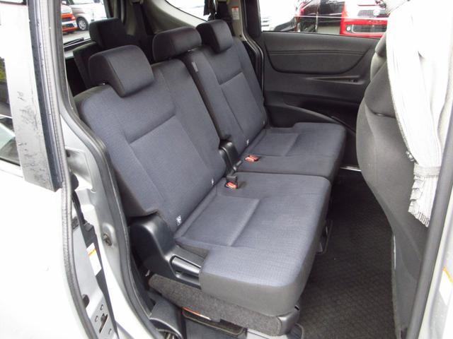 シエンタ ハイブリッドＧ　衝突軽減ブレーキ　７人乗り　ナビ　テレビ　ブルートゥース　ＥＴＣ　Ｂカメラ　両側パワースライドドア　ＬＥＤオートライト　フォグ　スマートキー　オートエアコン　プライバシーガラス　ドアバイザー（25枚目）