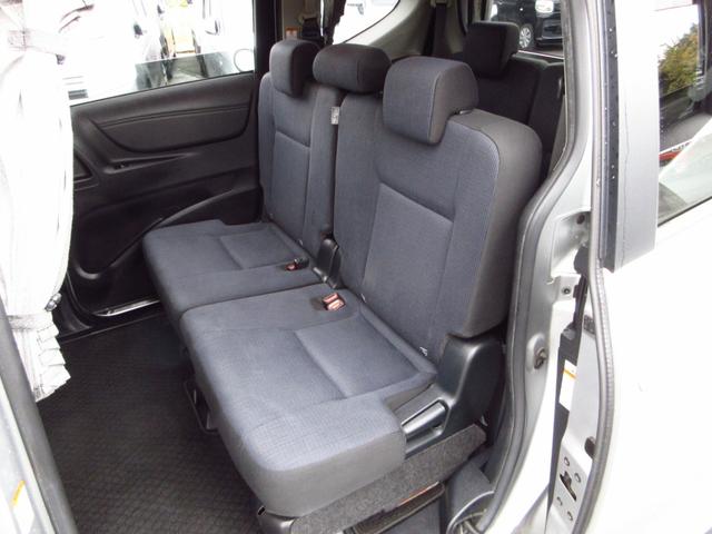 シエンタ ハイブリッドＧ　衝突軽減ブレーキ　７人乗り　ナビ　テレビ　ブルートゥース　ＥＴＣ　Ｂカメラ　両側パワースライドドア　ＬＥＤオートライト　フォグ　スマートキー　オートエアコン　プライバシーガラス　ドアバイザー（30枚目）