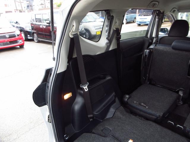 シエンタ ハイブリッドＧ　衝突軽減ブレーキ　７人乗り　ナビ　テレビ　ブルートゥース　ＥＴＣ　Ｂカメラ　両側パワースライドドア　ＬＥＤオートライト　フォグ　スマートキー　オートエアコン　プライバシーガラス　ドアバイザー（36枚目）