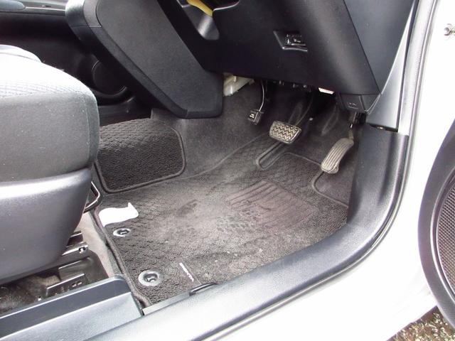 シエンタ ハイブリッドＧ　衝突軽減ブレーキ　７人乗り　ナビ　テレビ　ブルートゥース　ＥＴＣ　Ｂカメラ　両側パワースライドドア　ＬＥＤオートライト　フォグ　スマートキー　オートエアコン　プライバシーガラス　ドアバイザー（48枚目）