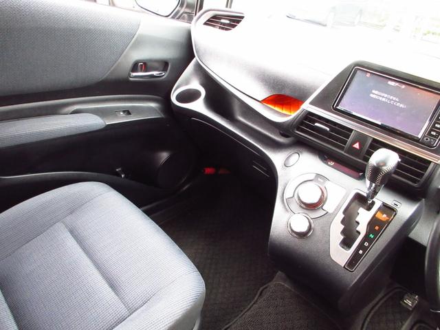 シエンタ ハイブリッドＧ　衝突軽減ブレーキ　７人乗り　ナビ　テレビ　ブルートゥース　ＥＴＣ　Ｂカメラ　両側パワースライドドア　ＬＥＤオートライト　フォグ　スマートキー　オートエアコン　プライバシーガラス　ドアバイザー（49枚目）