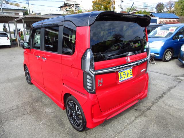 Ｎ－ＢＯＸカスタム Ｇ・Ｌターボホンダセンシング　雹害車　ターボ　ツートンカラー　ホンダセンシング　ナビ　フルセグ　ＥＴＣ　Ｂカメラ　両側パワースライドドア　パドルシフト　クルーズコントロール　ＬＥＤオートライト　フォグ　革巻きステア　コンビシート（6枚目）