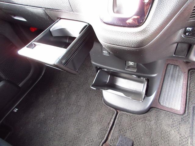 Ｎ－ＢＯＸカスタム Ｇ・Ｌターボホンダセンシング　雹害車　ターボ　ツートンカラー　ホンダセンシング　ナビ　フルセグ　ＥＴＣ　Ｂカメラ　両側パワースライドドア　パドルシフト　クルーズコントロール　ＬＥＤオートライト　フォグ　革巻きステア　コンビシート（42枚目）