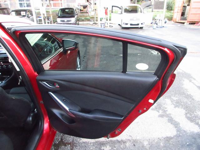 後席プライバシーガラス