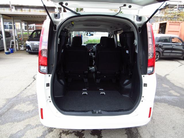 エスクァイア Ｘｉ　雹害車　７人乗り　ナビ　テレビ　ＥＴＣ　Ｂカメラ　フロントドライブレコーダー　左パワースライドドア　ＬＥＤオートライト　フォグ　前後ソナー　社外アルミ　スマートキー　革巻きステアリング　リアシェード（14枚目）