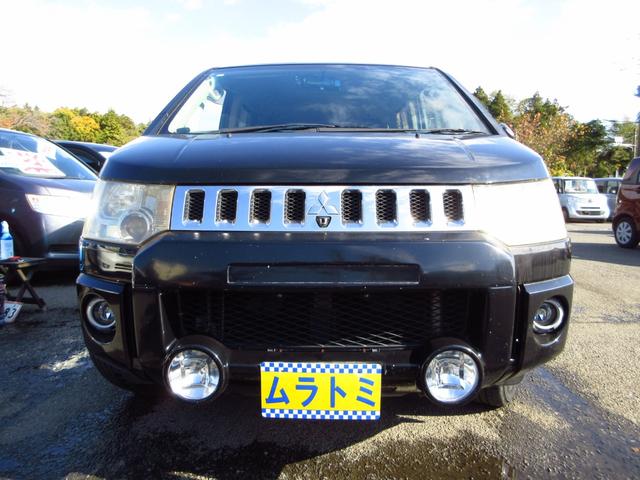 デリカＤ：５ Ｇ　ナビパッケージ　パートタイム４ＷＤ　８人乗り　社外マフラー　社外１９インチアルミ　エアロ　パドルシフト　ナビ　ＥＴＣ　Ｂカメラ　左パワースライドドア　クルーズコントロール　ＨＩＤオートライト　フォグ　スマートキー（3枚目）