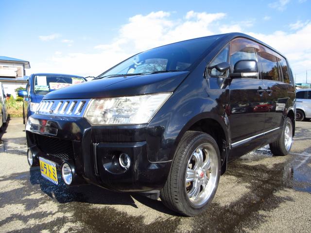 デリカＤ：５ Ｇ　ナビパッケージ　パートタイム４ＷＤ　８人乗り　社外マフラー　社外１９インチアルミ　エアロ　パドルシフト　ナビ　ＥＴＣ　Ｂカメラ　左パワースライドドア　クルーズコントロール　ＨＩＤオートライト　フォグ　スマートキー（4枚目）