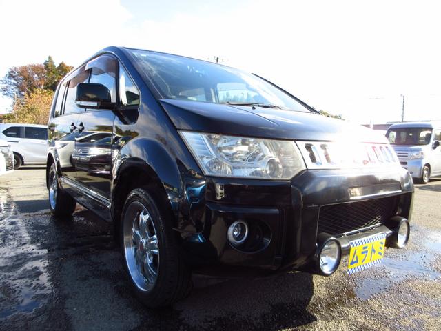 デリカＤ：５ Ｇ　ナビパッケージ　パートタイム４ＷＤ　８人乗り　社外マフラー　社外１９インチアルミ　エアロ　パドルシフト　ナビ　ＥＴＣ　Ｂカメラ　左パワースライドドア　クルーズコントロール　ＨＩＤオートライト　フォグ　スマートキー（8枚目）