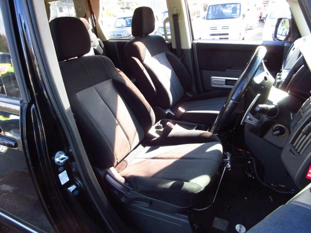 デリカＤ：５ Ｇ　ナビパッケージ　パートタイム４ＷＤ　８人乗り　社外マフラー　社外１９インチアルミ　エアロ　パドルシフト　ナビ　ＥＴＣ　Ｂカメラ　左パワースライドドア　クルーズコントロール　ＨＩＤオートライト　フォグ　スマートキー（11枚目）