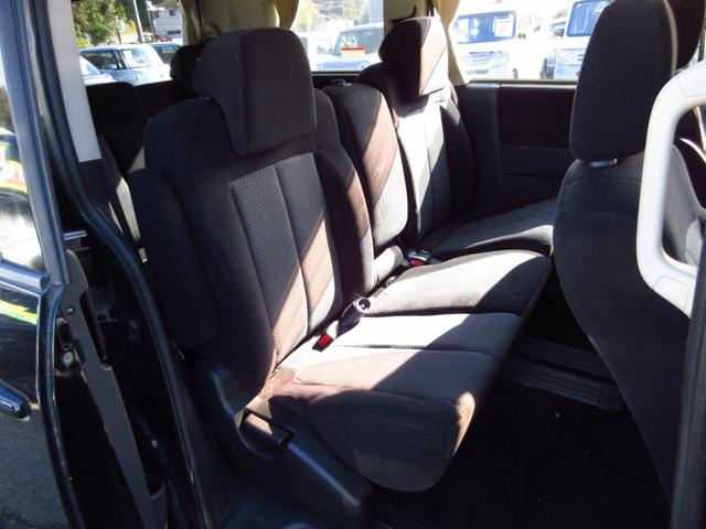 デリカＤ：５ Ｇ　ナビパッケージ　パートタイム４ＷＤ　８人乗り　社外マフラー　社外１９インチアルミ　エアロ　パドルシフト　ナビ　ＥＴＣ　Ｂカメラ　左パワースライドドア　クルーズコントロール　ＨＩＤオートライト　フォグ　スマートキー（12枚目）