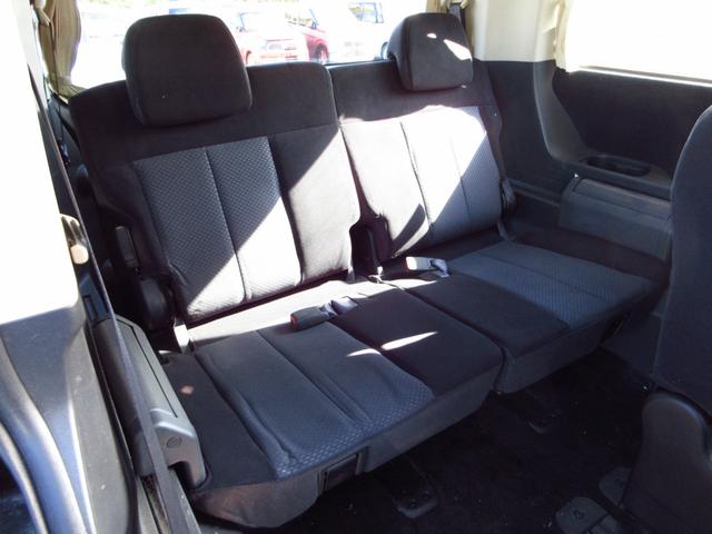 デリカＤ：５ Ｇ　ナビパッケージ　パートタイム４ＷＤ　８人乗り　社外マフラー　社外１９インチアルミ　エアロ　パドルシフト　ナビ　ＥＴＣ　Ｂカメラ　左パワースライドドア　クルーズコントロール　ＨＩＤオートライト　フォグ　スマートキー（13枚目）