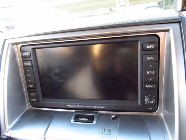 デリカＤ：５ Ｇ　ナビパッケージ　パートタイム４ＷＤ　８人乗り　社外マフラー　社外１９インチアルミ　エアロ　パドルシフト　ナビ　ＥＴＣ　Ｂカメラ　左パワースライドドア　クルーズコントロール　ＨＩＤオートライト　フォグ　スマートキー（17枚目）