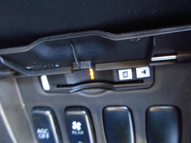 デリカＤ：５ Ｇ　ナビパッケージ　パートタイム４ＷＤ　８人乗り　社外マフラー　社外１９インチアルミ　エアロ　パドルシフト　ナビ　ＥＴＣ　Ｂカメラ　左パワースライドドア　クルーズコントロール　ＨＩＤオートライト　フォグ　スマートキー（18枚目）