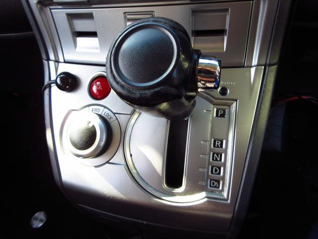 デリカＤ：５ Ｇ　ナビパッケージ　パートタイム４ＷＤ　８人乗り　社外マフラー　社外１９インチアルミ　エアロ　パドルシフト　ナビ　ＥＴＣ　Ｂカメラ　左パワースライドドア　クルーズコントロール　ＨＩＤオートライト　フォグ　スマートキー（22枚目）