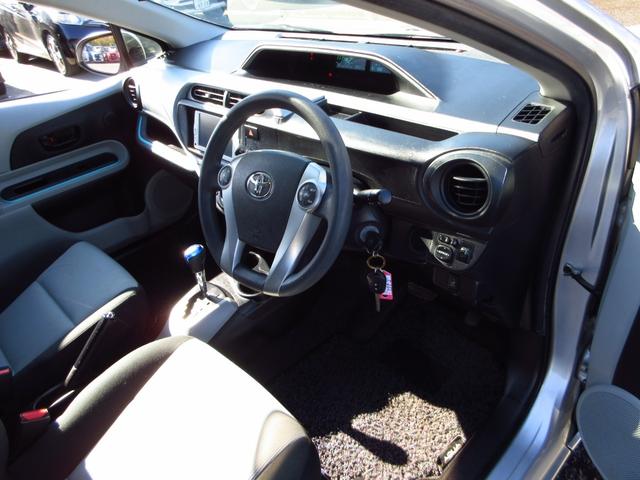 アクア Ｓ　ナビ　テレビ　ＣＤ　ＡＵＸ　ＥＴＣ　Ｂカメラ　オートエアコン　キーレスキー　ステアリモコン　ドアバイザー　プライバシーガラス　スペアキー　取説（23枚目）