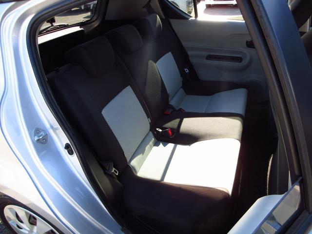 アクア Ｓ　ナビ　テレビ　ＣＤ　ＡＵＸ　ＥＴＣ　Ｂカメラ　オートエアコン　キーレスキー　ステアリモコン　ドアバイザー　プライバシーガラス　スペアキー　取説（25枚目）