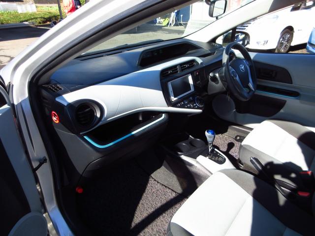 アクア Ｓ　ナビ　テレビ　ＣＤ　ＡＵＸ　ＥＴＣ　Ｂカメラ　オートエアコン　キーレスキー　ステアリモコン　ドアバイザー　プライバシーガラス　スペアキー　取説（26枚目）