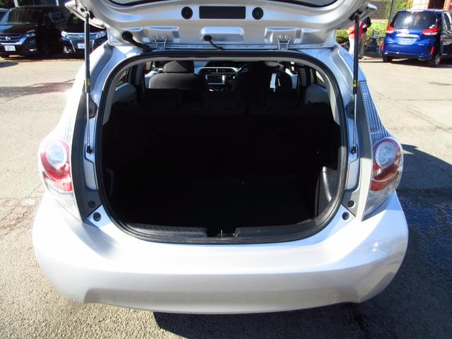 アクア Ｓ　ナビ　テレビ　ＣＤ　ＡＵＸ　ＥＴＣ　Ｂカメラ　オートエアコン　キーレスキー　ステアリモコン　ドアバイザー　プライバシーガラス　スペアキー　取説（30枚目）