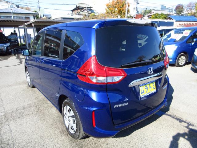 フリードハイブリッド ハイブリッド・Ｇホンダセンシング　雹害車　６人乗り　ナビ　ブルートゥース　ＥＴＣ　Ｂカメラ　両側パワースライドドア　衝突軽減ブレーキ　クルーズコントロール　ＬＥＤオートライト　リアシェード　スマートキー　ステアリモコン　保証書（5枚目）