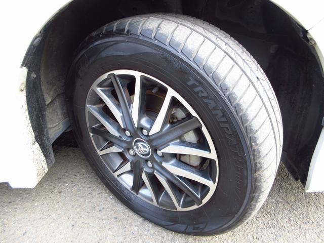 ノア Ｓｉ　７人乗り　ナビ　フルセグ　ＥＴＣ　Ｂカメラ　フリップダウンモニター　両側パワースライドドア　純正エアロ　純正アルミ　ＬＥＤオートライト　フォグ　リアスモークフィルム　シートカバー　革巻きステアリング（9枚目）