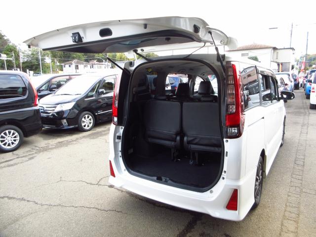 ノア Ｓｉ　７人乗り　ナビ　フルセグ　ＥＴＣ　Ｂカメラ　フリップダウンモニター　両側パワースライドドア　純正エアロ　純正アルミ　ＬＥＤオートライト　フォグ　リアスモークフィルム　シートカバー　革巻きステアリング（13枚目）