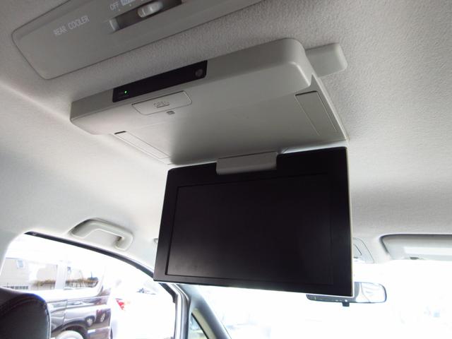 ノア Ｓｉ　７人乗り　ナビ　フルセグ　ＥＴＣ　Ｂカメラ　フリップダウンモニター　両側パワースライドドア　純正エアロ　純正アルミ　ＬＥＤオートライト　フォグ　リアスモークフィルム　シートカバー　革巻きステアリング（15枚目）