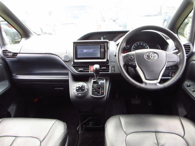 ノア Ｓｉ　７人乗り　ナビ　フルセグ　ＥＴＣ　Ｂカメラ　フリップダウンモニター　両側パワースライドドア　純正エアロ　純正アルミ　ＬＥＤオートライト　フォグ　リアスモークフィルム　シートカバー　革巻きステアリング（16枚目）