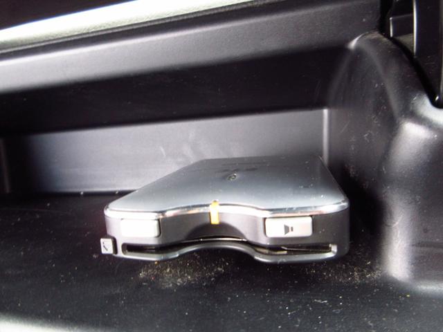 ノア Ｓｉ　７人乗り　ナビ　フルセグ　ＥＴＣ　Ｂカメラ　フリップダウンモニター　両側パワースライドドア　純正エアロ　純正アルミ　ＬＥＤオートライト　フォグ　リアスモークフィルム　シートカバー　革巻きステアリング（18枚目）