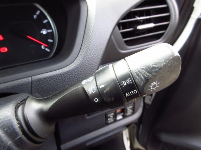 ノア Ｓｉ　７人乗り　ナビ　フルセグ　ＥＴＣ　Ｂカメラ　フリップダウンモニター　両側パワースライドドア　純正エアロ　純正アルミ　ＬＥＤオートライト　フォグ　リアスモークフィルム　シートカバー　革巻きステアリング（20枚目）