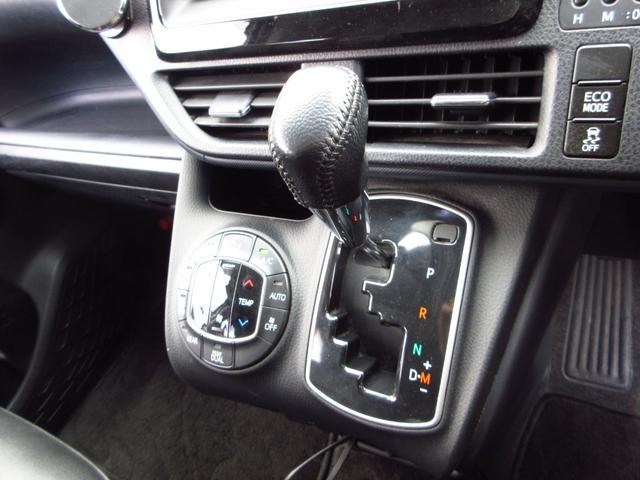 ノア Ｓｉ　７人乗り　ナビ　フルセグ　ＥＴＣ　Ｂカメラ　フリップダウンモニター　両側パワースライドドア　純正エアロ　純正アルミ　ＬＥＤオートライト　フォグ　リアスモークフィルム　シートカバー　革巻きステアリング（21枚目）