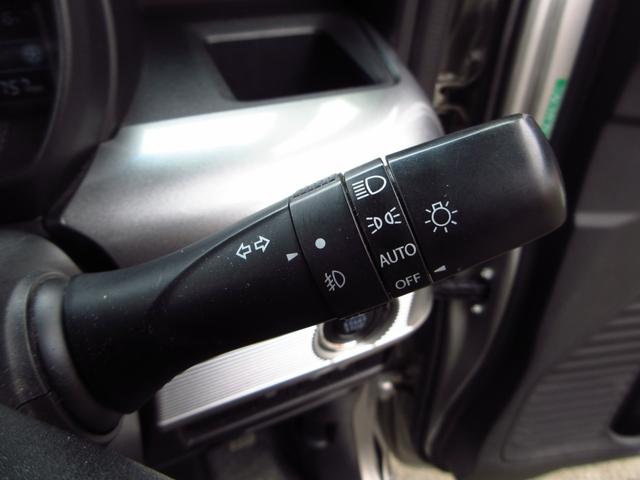 スペーシアギア ハイブリッドＸＺ　４ＷＤ　レンタカーアップ　ナビ　テレビ　ＥＴＣ　全周囲カメラ　両側パワースライドドア　衝突軽減ブレーキ　社外アルミ　ＬＥＤオートライト　フォグ　ルーフレール　リアソナー　革巻きステア　オートエアコン（19枚目）